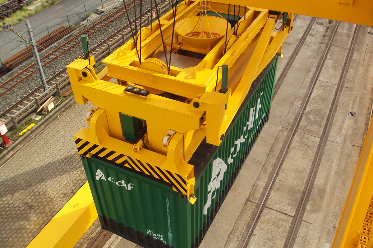 Double rail gantry crane