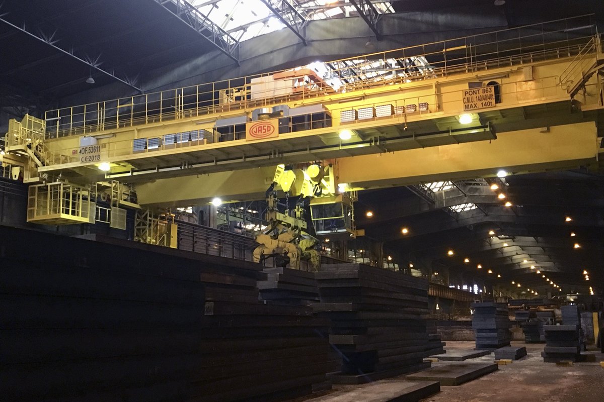 Crane for steel sector