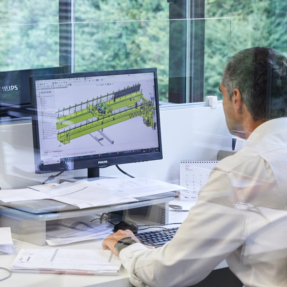 Ingeniero con 3d de grúa