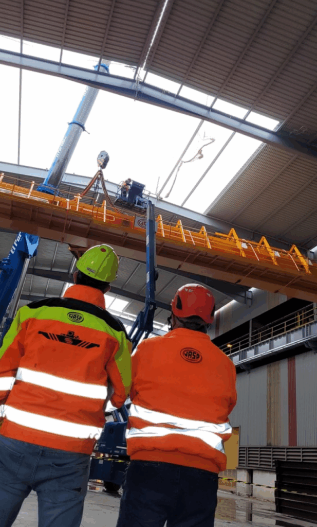 Trabajadores en cadena de montaje