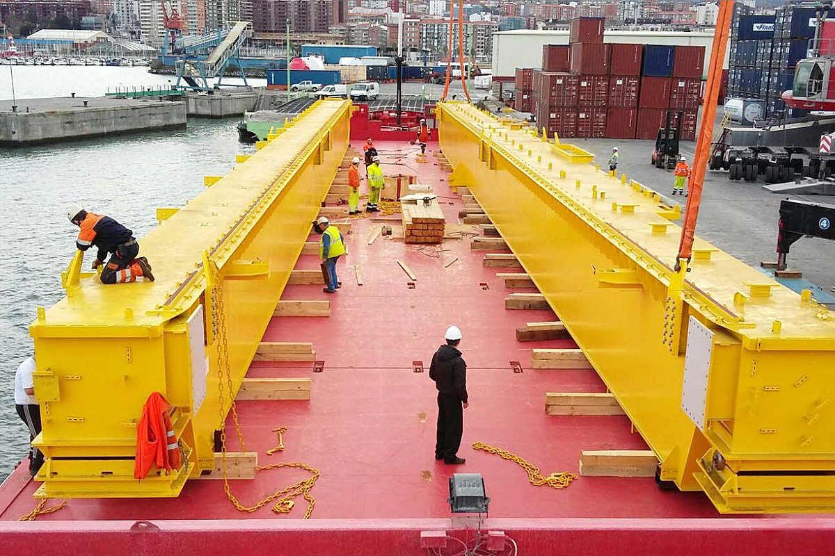 La grúa semipórtico de JASO Industrial Cranes parte hacia JSC Naftan, Bielorrusia