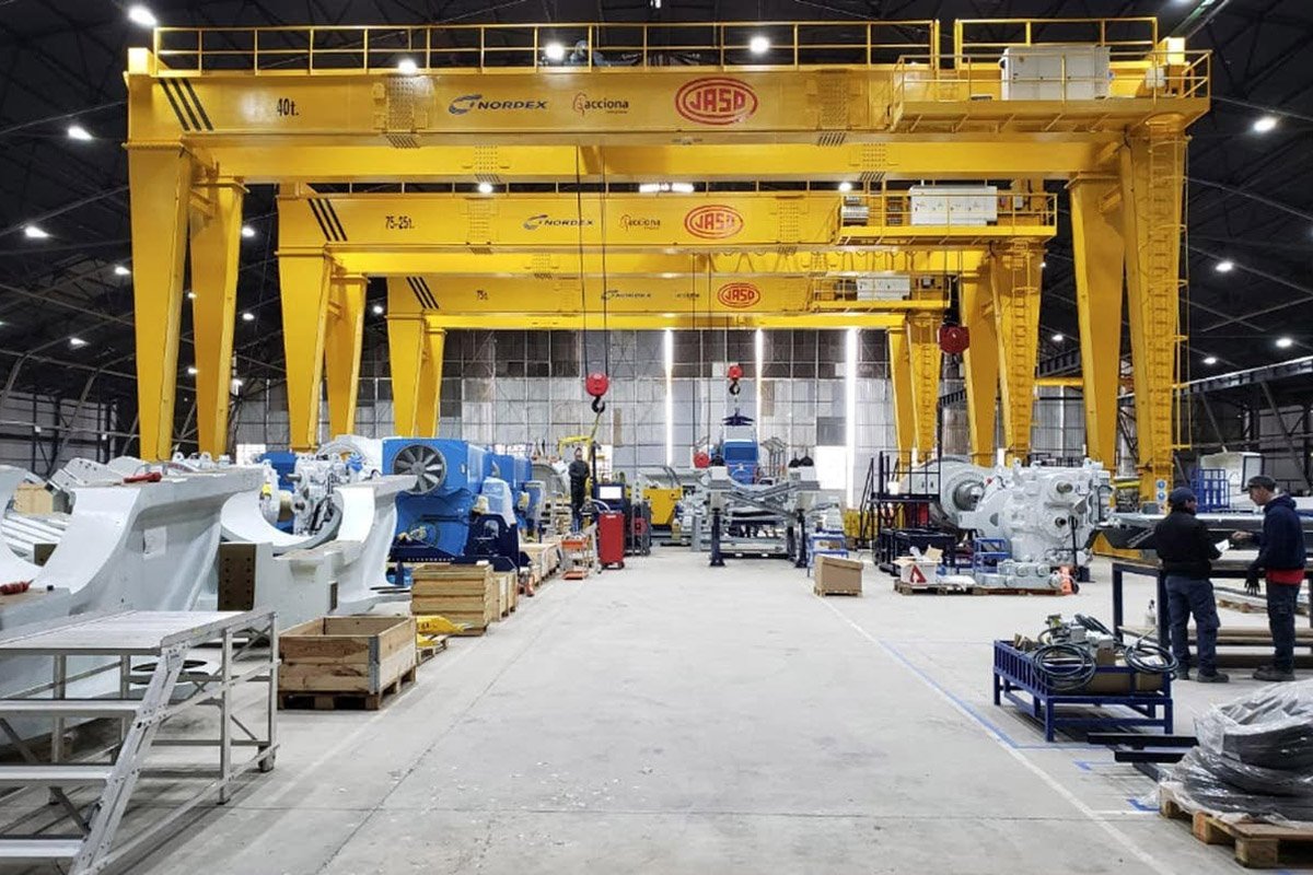 5 grúas para la nueva planta de aerogeneradores de Argentina