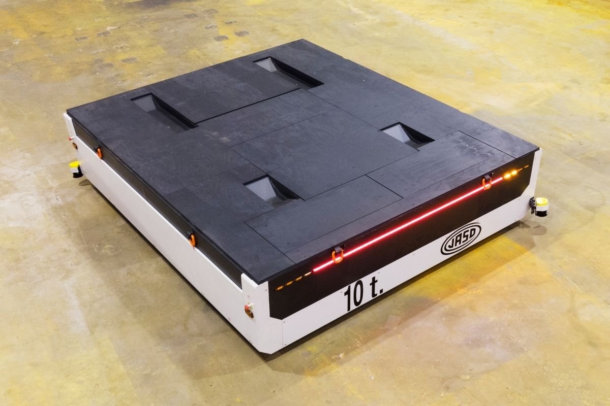 Un carro autónomo de JASO Industrial Cranes, en obras de reparación y mantenimiento de Metro de Madrid