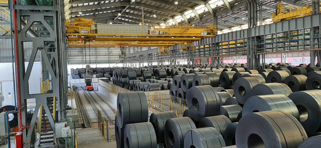 Nave con grúas automatizadas de Jaso Industrial Cranes