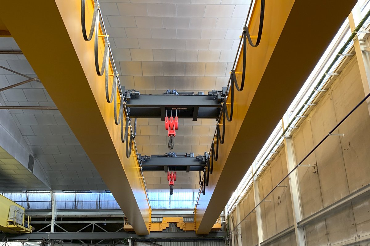 Tres grúas puente para el sector eólico