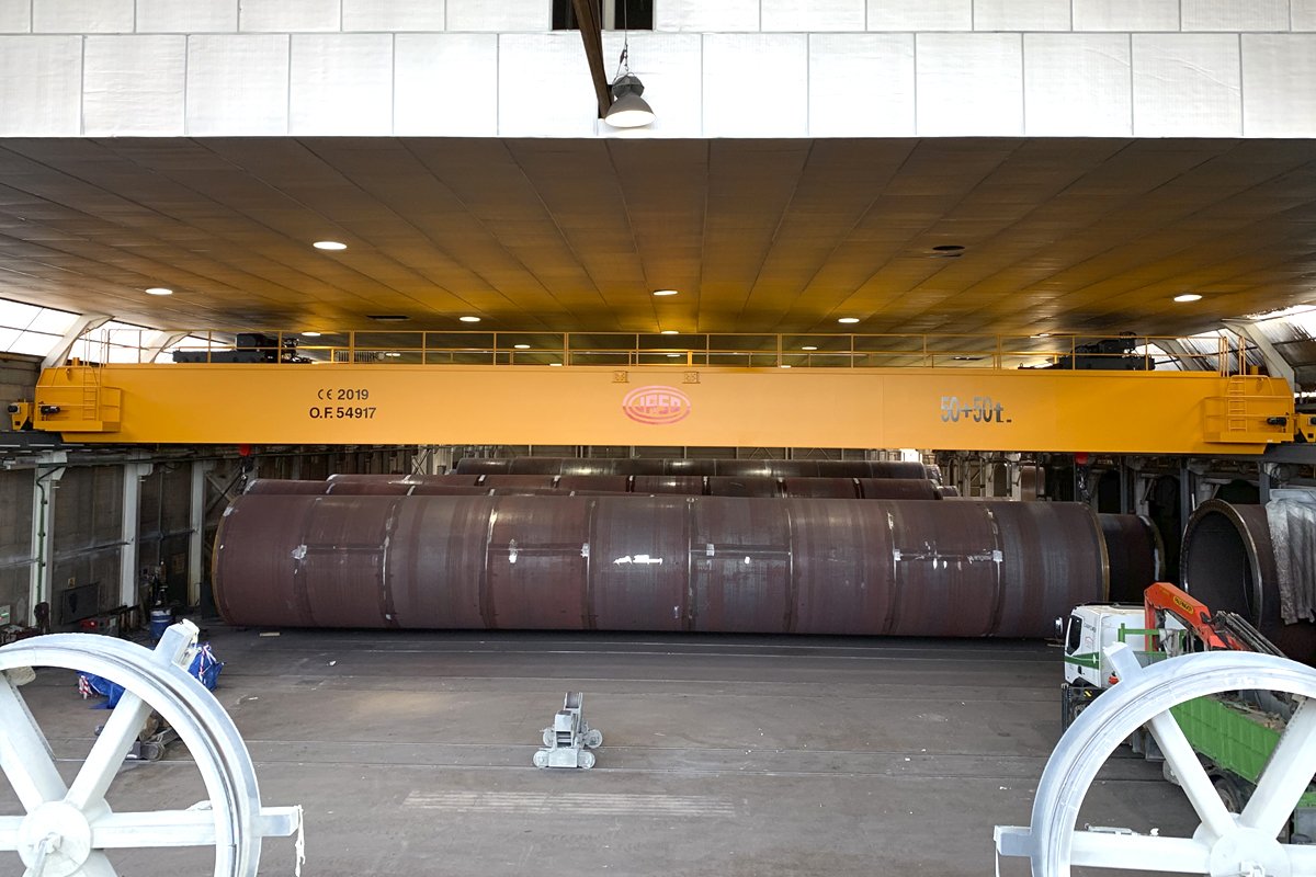 Tres grúas puente para el sector eólico