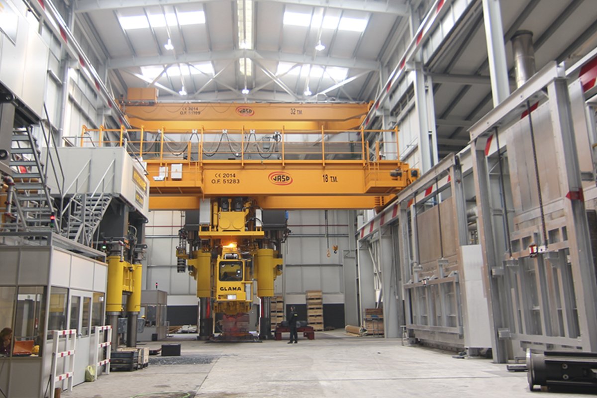 10 grúas JASO en Irizar Forge