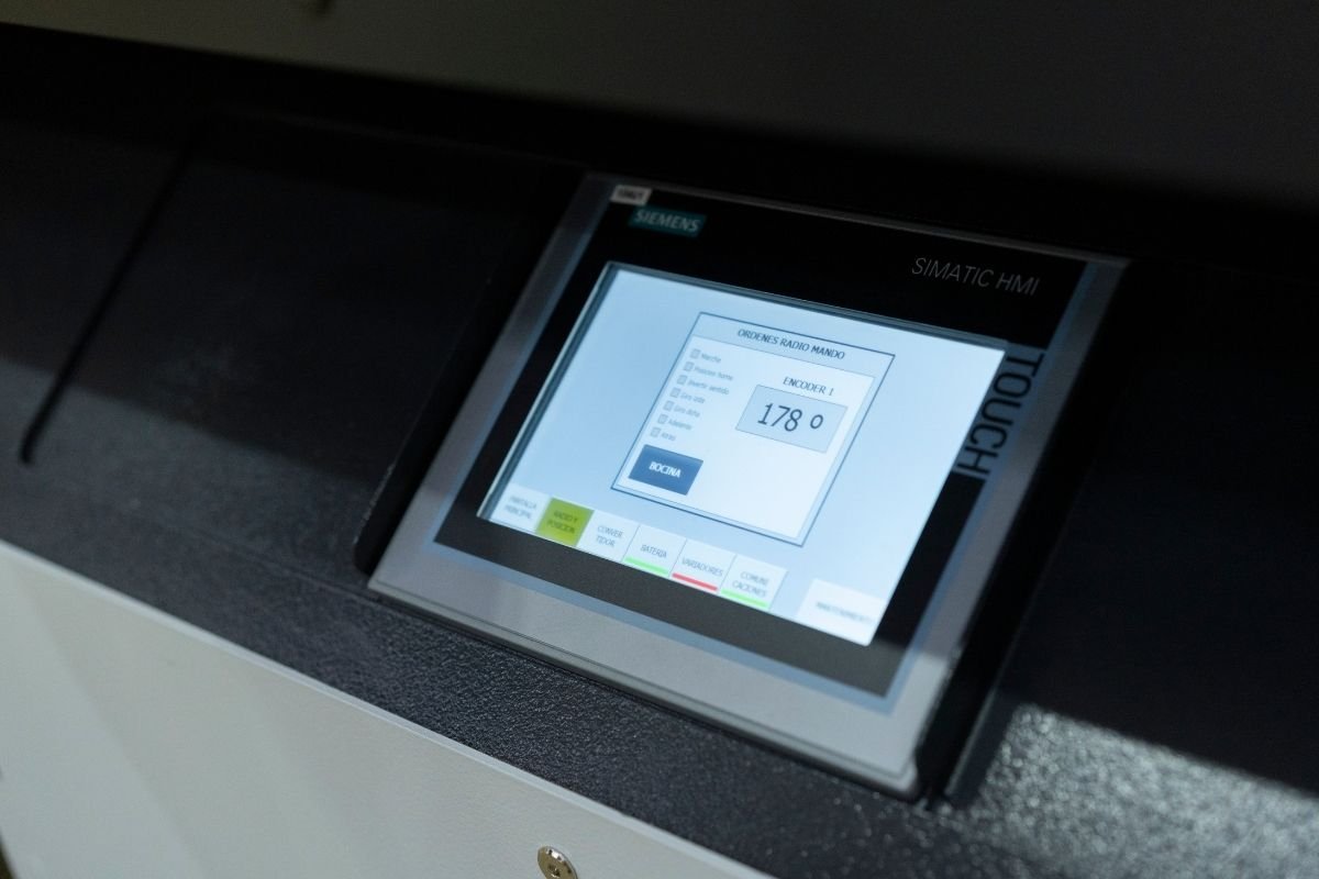 Un carro autónomo de JASO Industrial Cranes, en obras de reparación y mantenimiento de Metro de Madrid